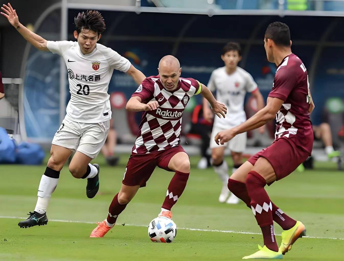 爱游戏下载-柏林赫塔队员集体拒绝续约，球队陷入危机