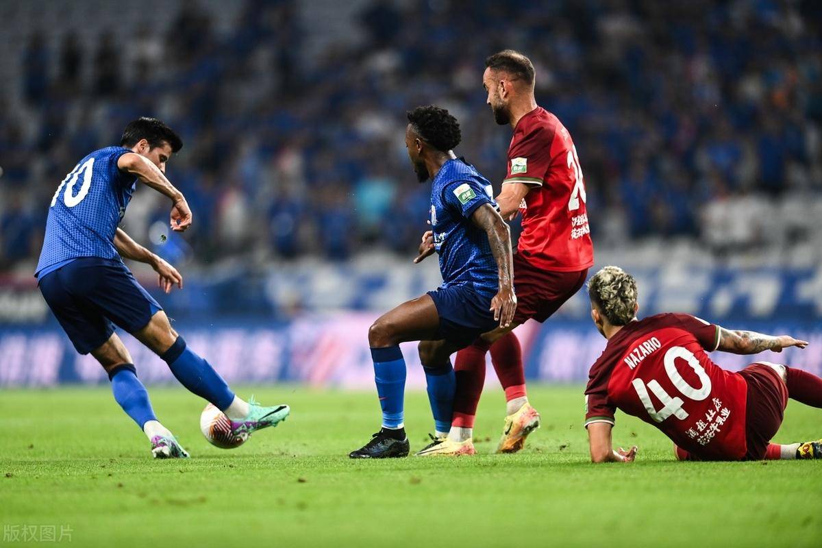 关于申花战上海申鑫，千钧一发之际双方实力对拼的信息