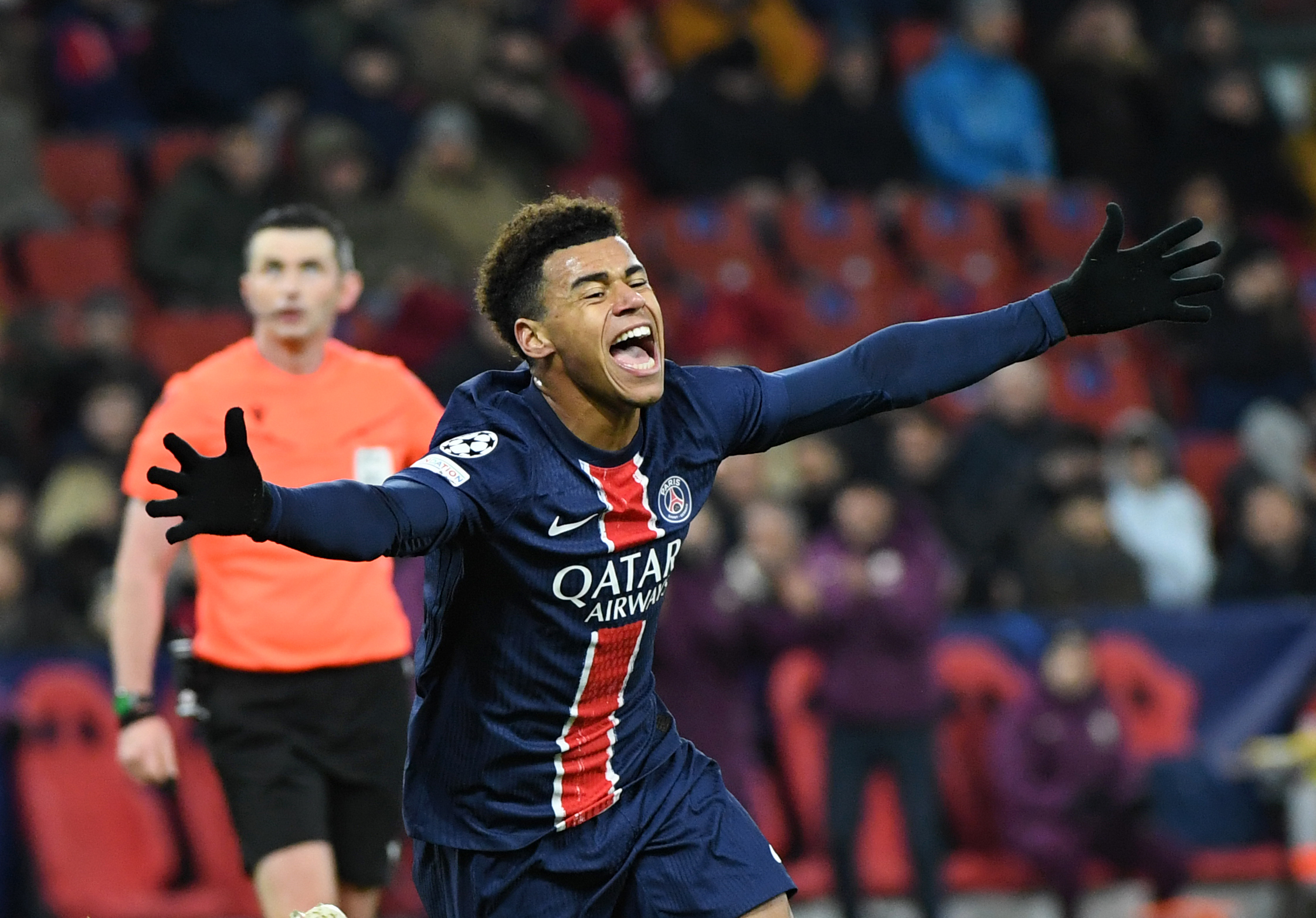 爱游戏APP-巴黎圣日耳曼新援初次登场表现抢眼的简单介绍