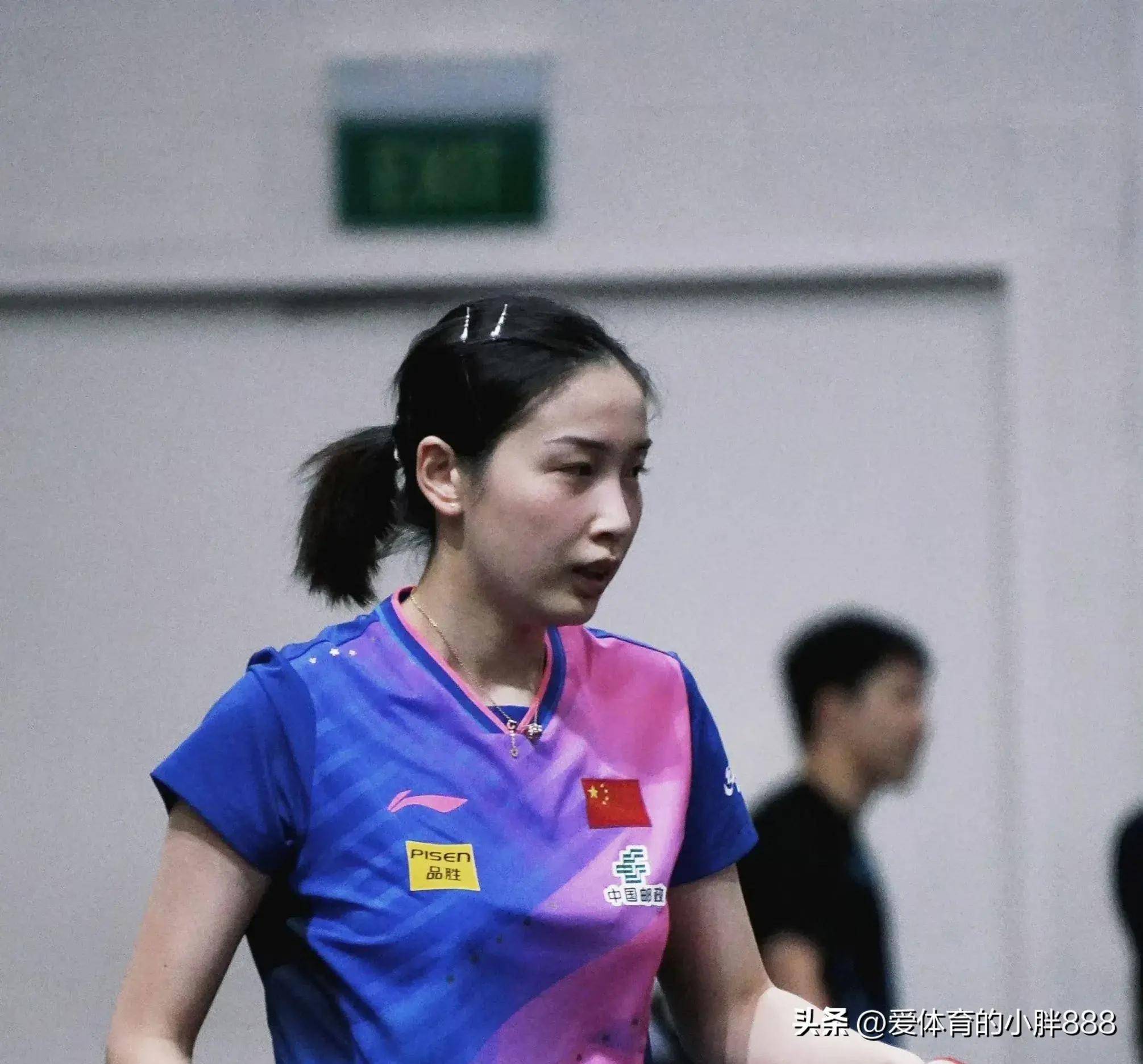 包含蒙彼利埃球队赛后庆祝胜利，球员们信心十足的词条