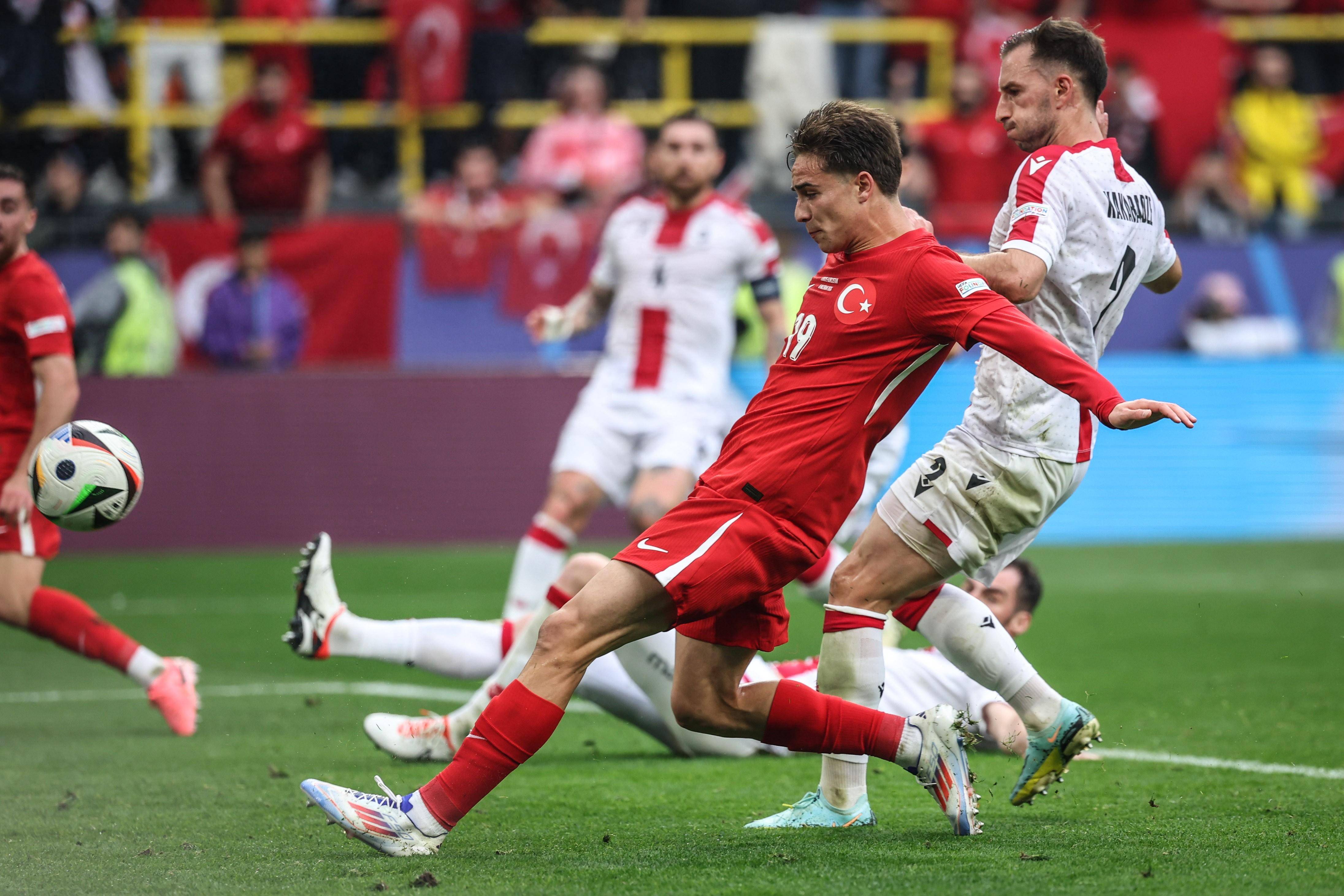 土耳其队逆袭成功晋级，挺进欧洲杯半决