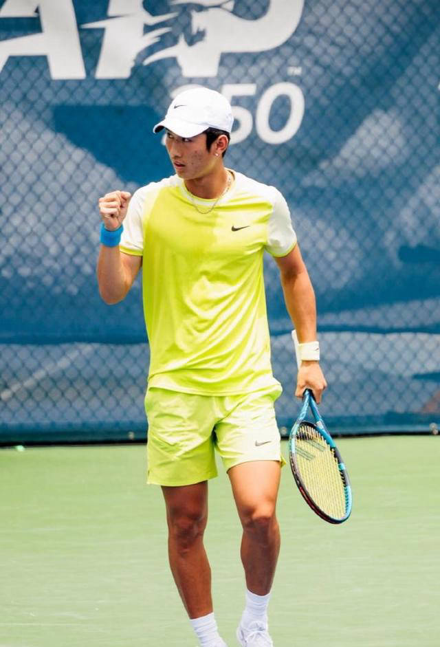 关于谢尔顿再现单节神奇表现，绿衫军连胜的信息