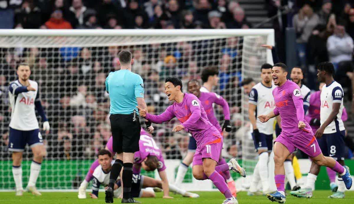 离奇事件：欧洲球员连中三分，绝杀定胜局的简单介绍