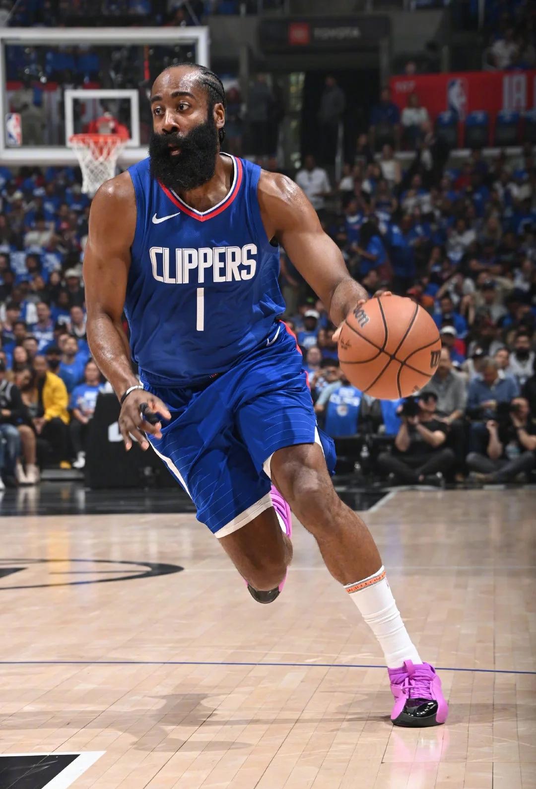 爱游戏体育-快船主场大胜独行侠取得胜利关键点的简单介绍