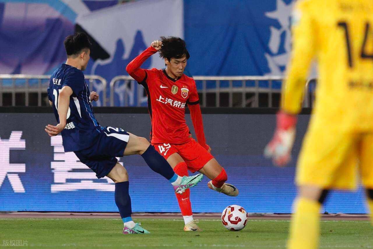 关于上港队员表现抢眼，助力球队取得胜利的信息