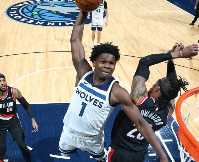 狼队客场逆转,重回胜利轨道 狼队客场逆转,重回胜利轨道