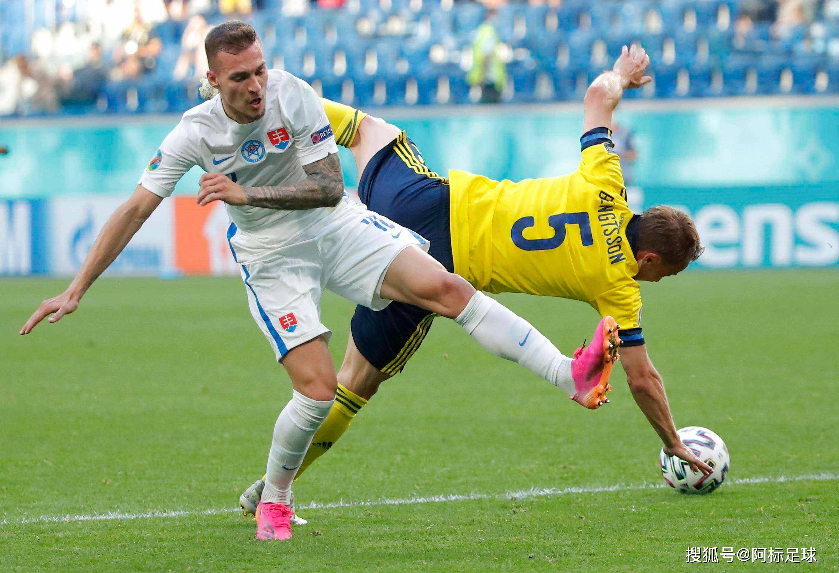 爱游戏APP-欧国联比赛中球员受伤，对球队影响巨大