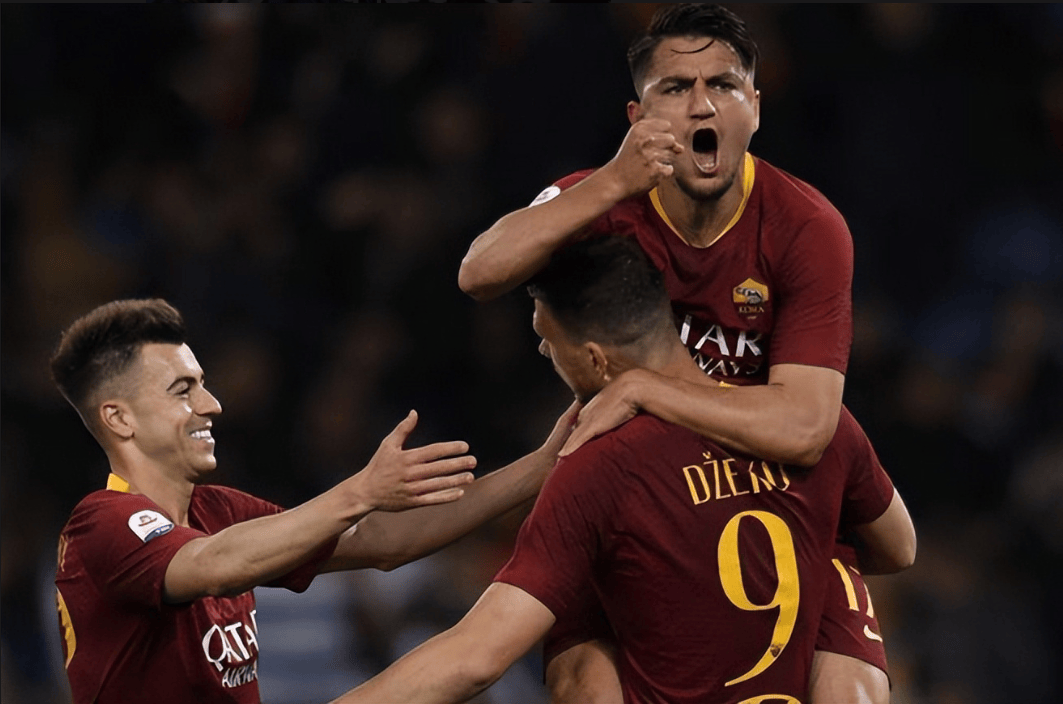 亚特兰大球员半场连进两球领先对手. 亚特兰大球员半场连进两球领先对手.