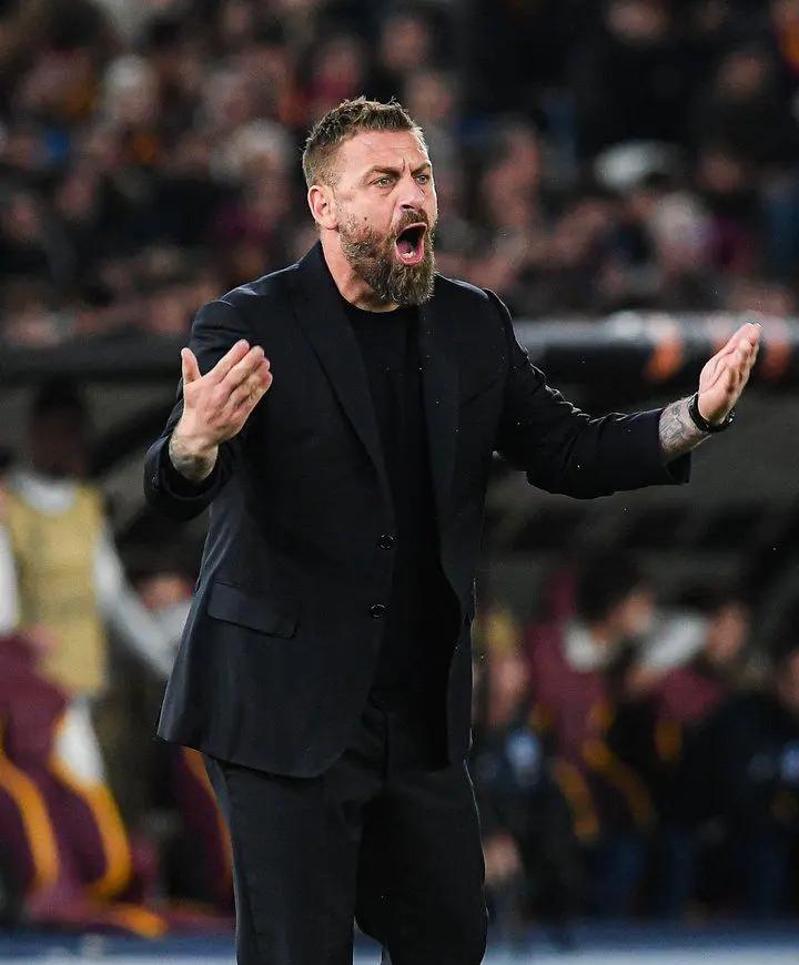 爱游戏官网-罗马队在比赛中取得三分，继续向前迈进