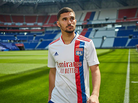 爱游戏下载-里昂球员状态神勇，助力球队晋级