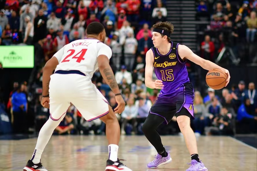 爱游戏在线-关于湖人队遭遇突袭：谁来挽救败局？的信息