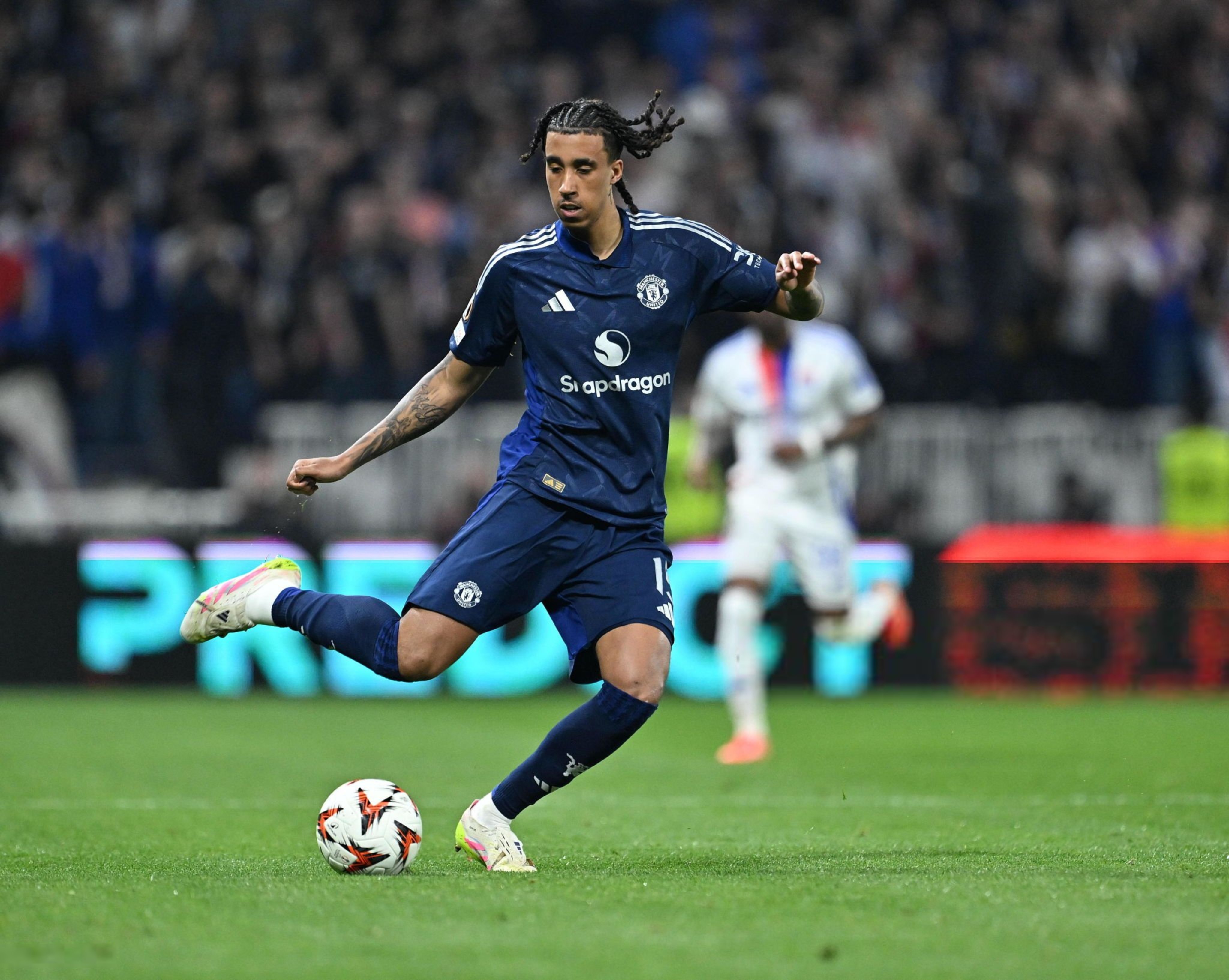 爱游戏tv-里昂队前锋进球效率高出成绩的简单介绍