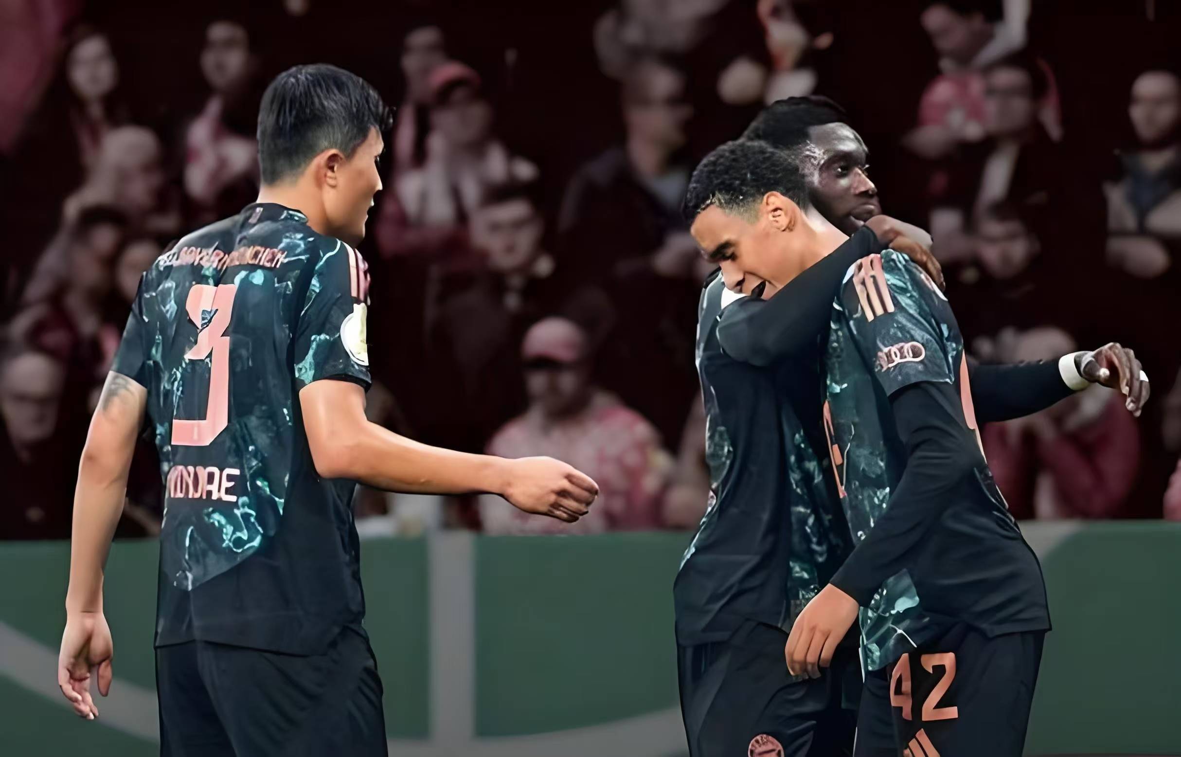 爱游戏官方-拜仁大胜晋级，稳定前进四强的简单介绍