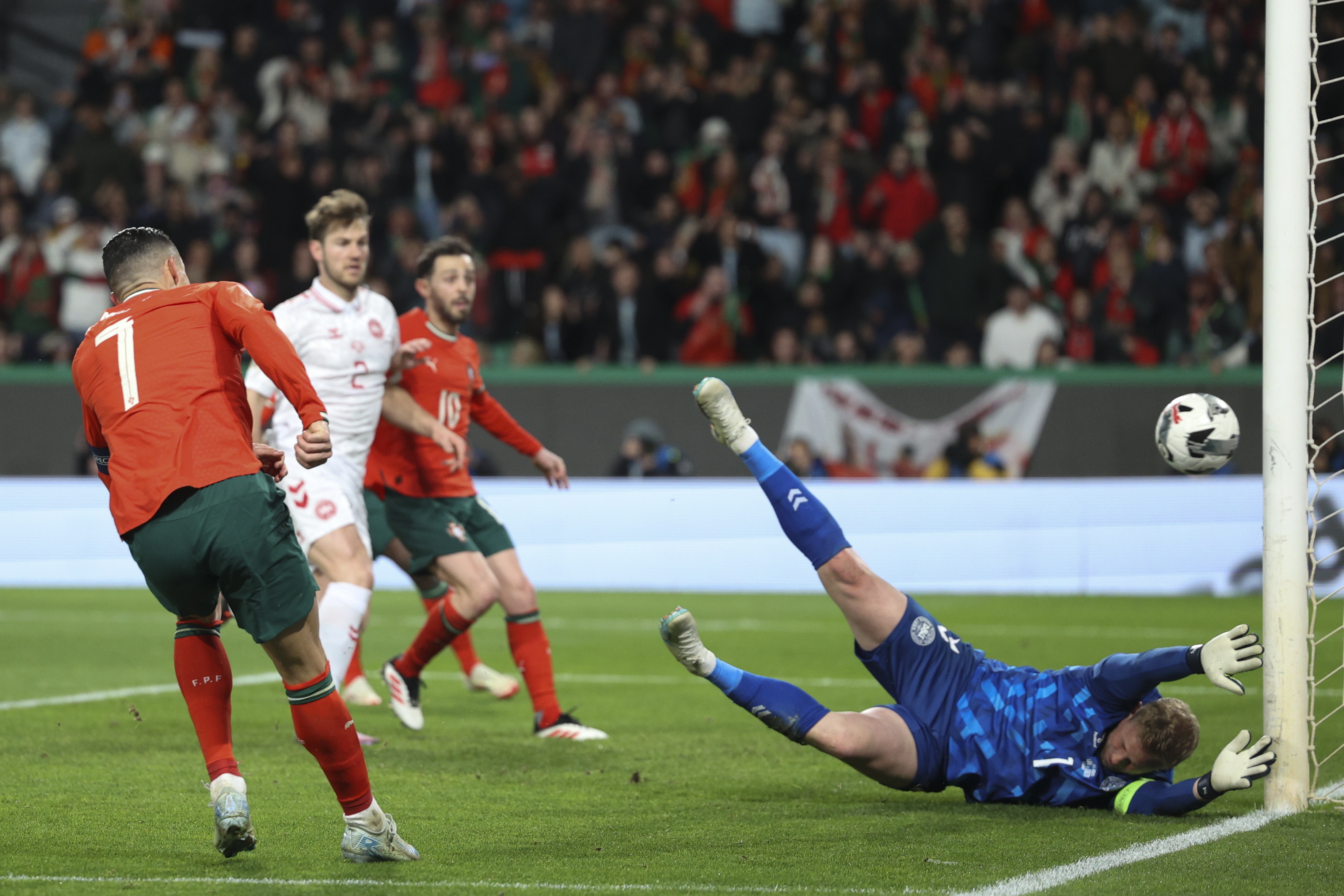 爱游戏娱乐-英格兰不敌葡萄牙，无缘晋级四强的简单介绍