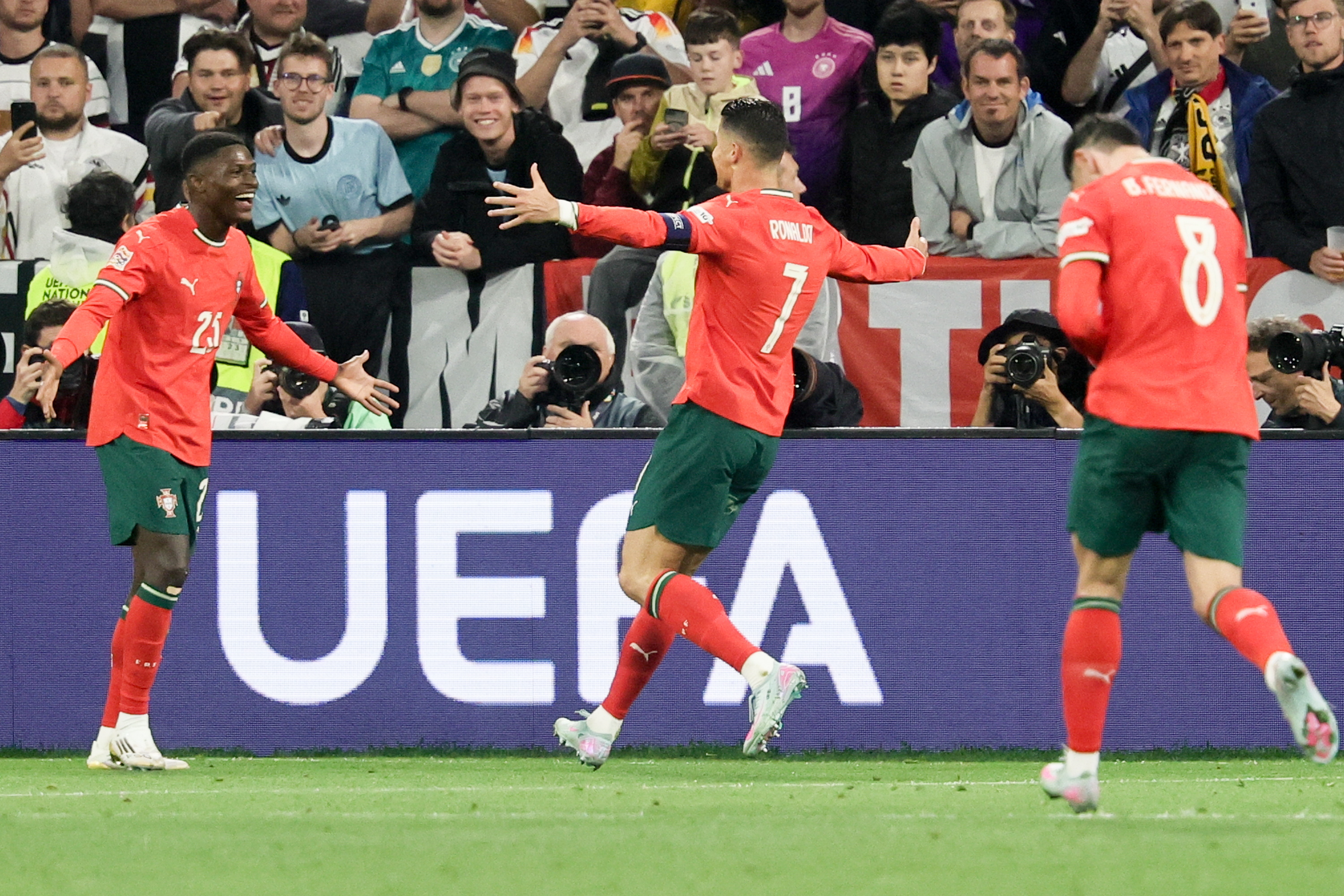 英格兰不敌葡萄牙,无缘晋级四强的简单介绍 英格兰不敌葡萄牙,无缘晋级四强的简单介绍