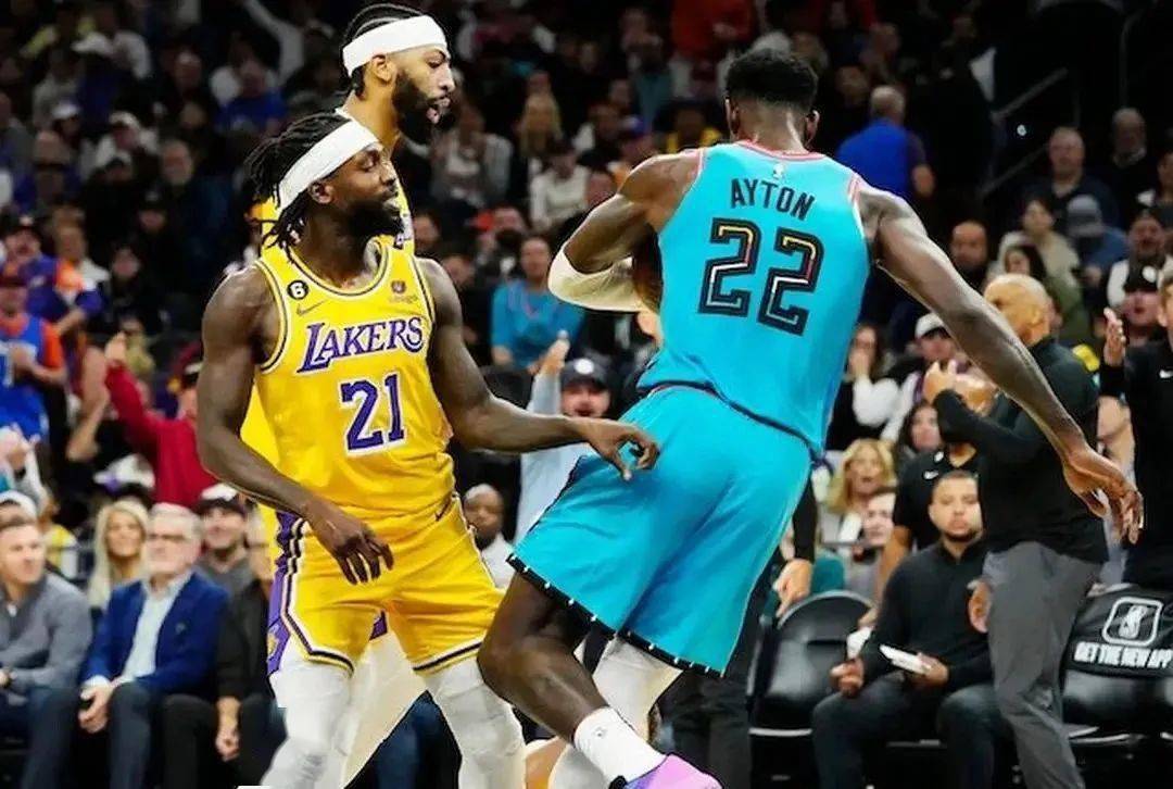 爱游戏在线-西班牙遭遇詹姆斯不敌，世界杯局势紧张的简单介绍