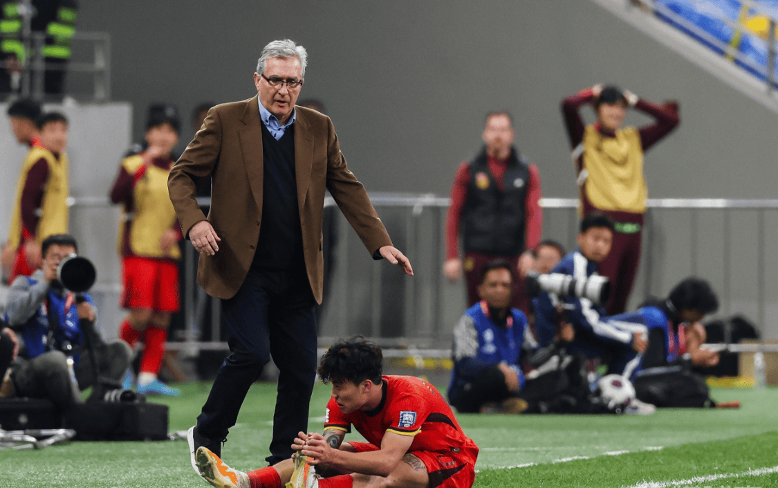 关于中国足球超级联赛代表队完成换帅朱广沪接替李玮即将执教的信息