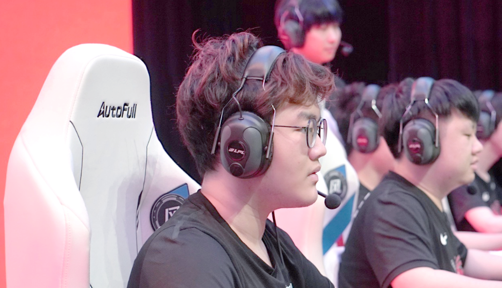 爱游戏-BLG险胜TES，Ming开启传奇时刻小组赛3:0（东京）