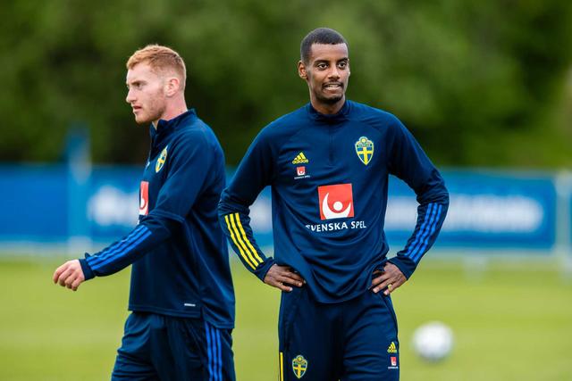 非洲劲旅跻身大洲杯四强，引发热议