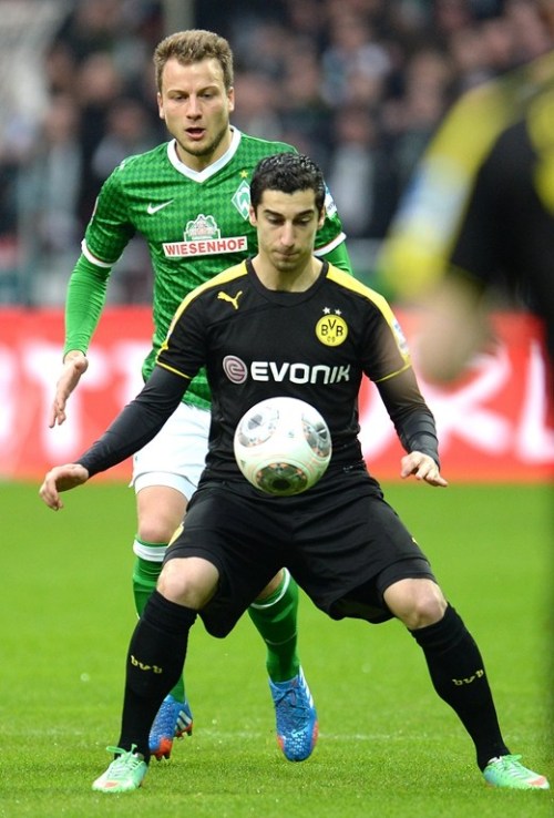 爱游戏娱乐-包含不莱梅客场逼平汉诺威，争夺保级席位的词条