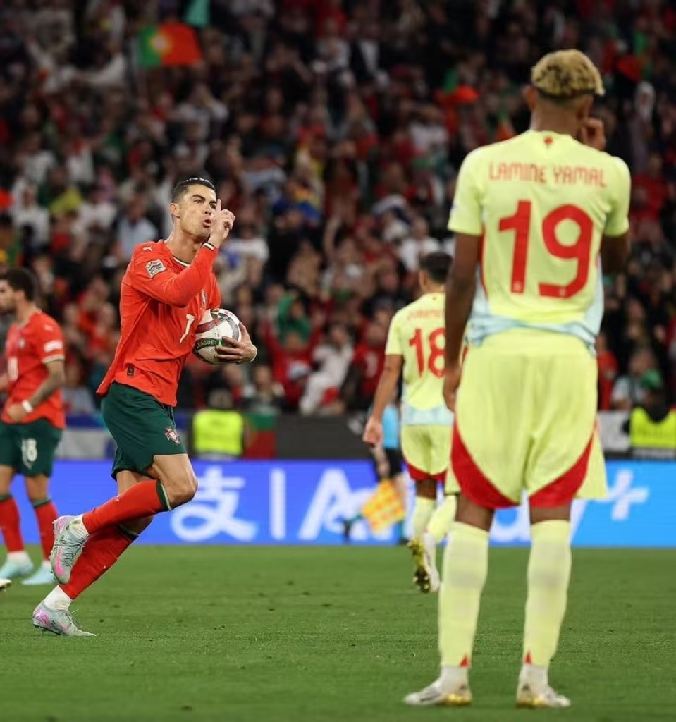 欧国联赛中,球员们奋力拼搏争夺荣誉的简单介绍 欧国联赛中,球员们奋力拼搏争夺荣誉的简单介绍