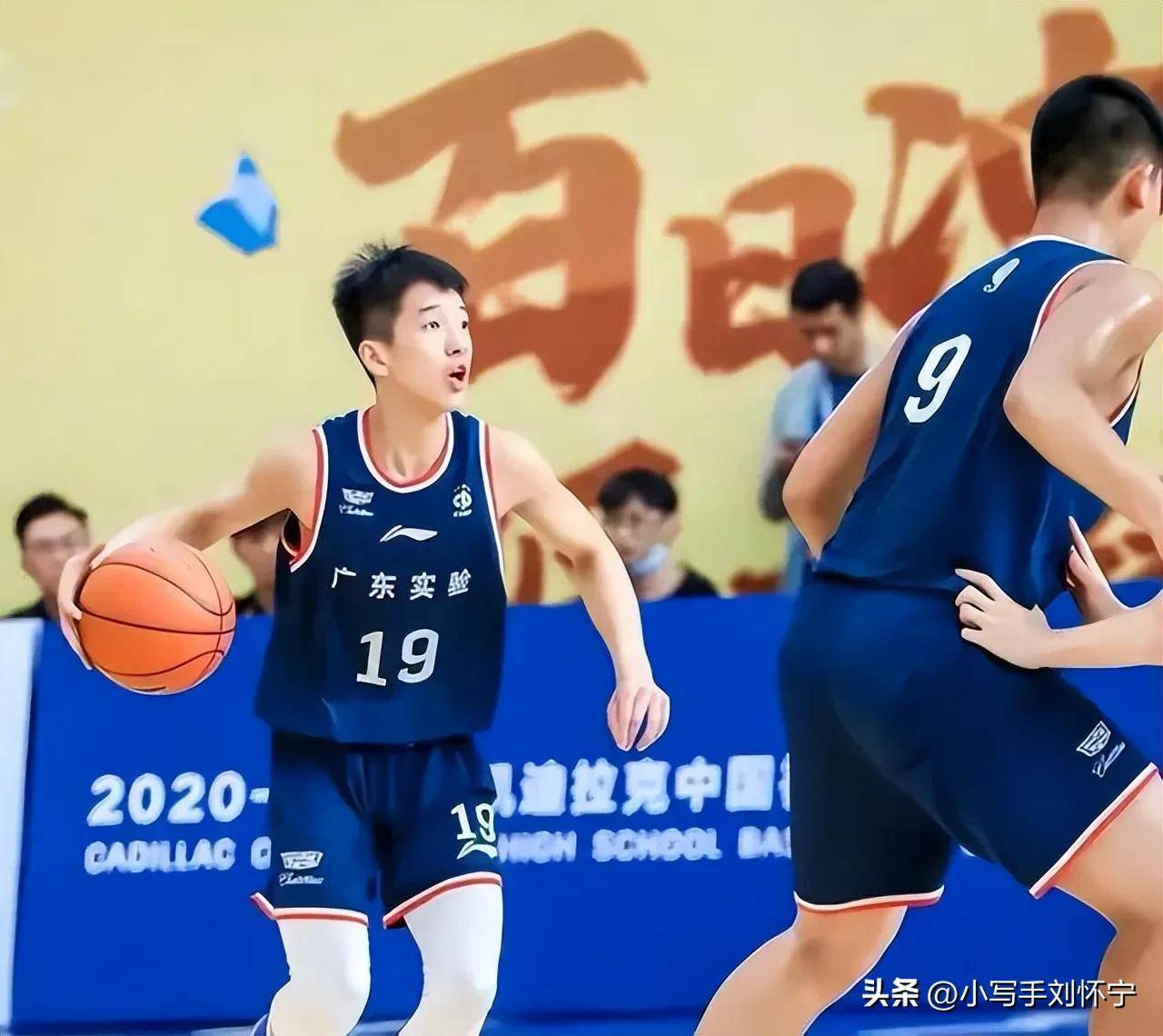 爱游戏官方-广东队在较量中击败上海，实力出众
