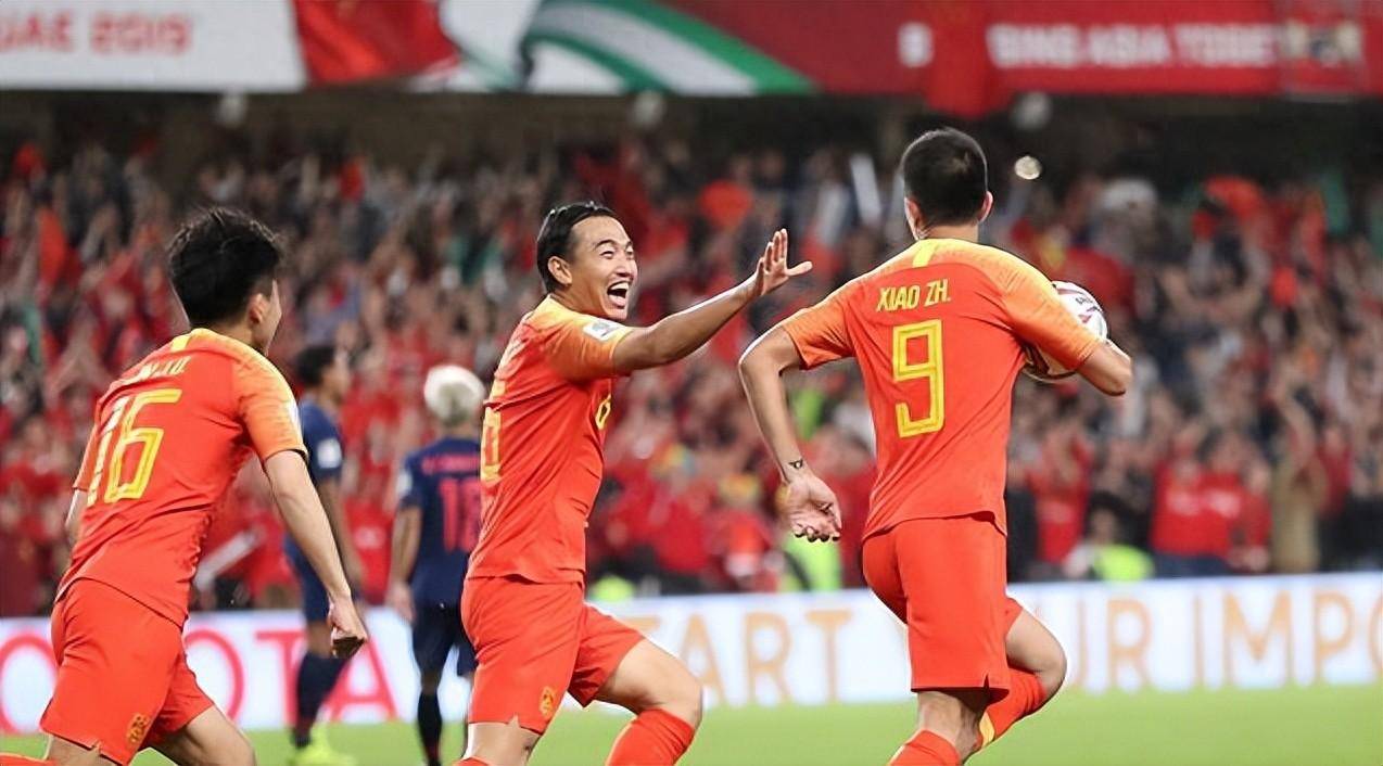 爱游戏-双方实力对比，谁能占据场上优势