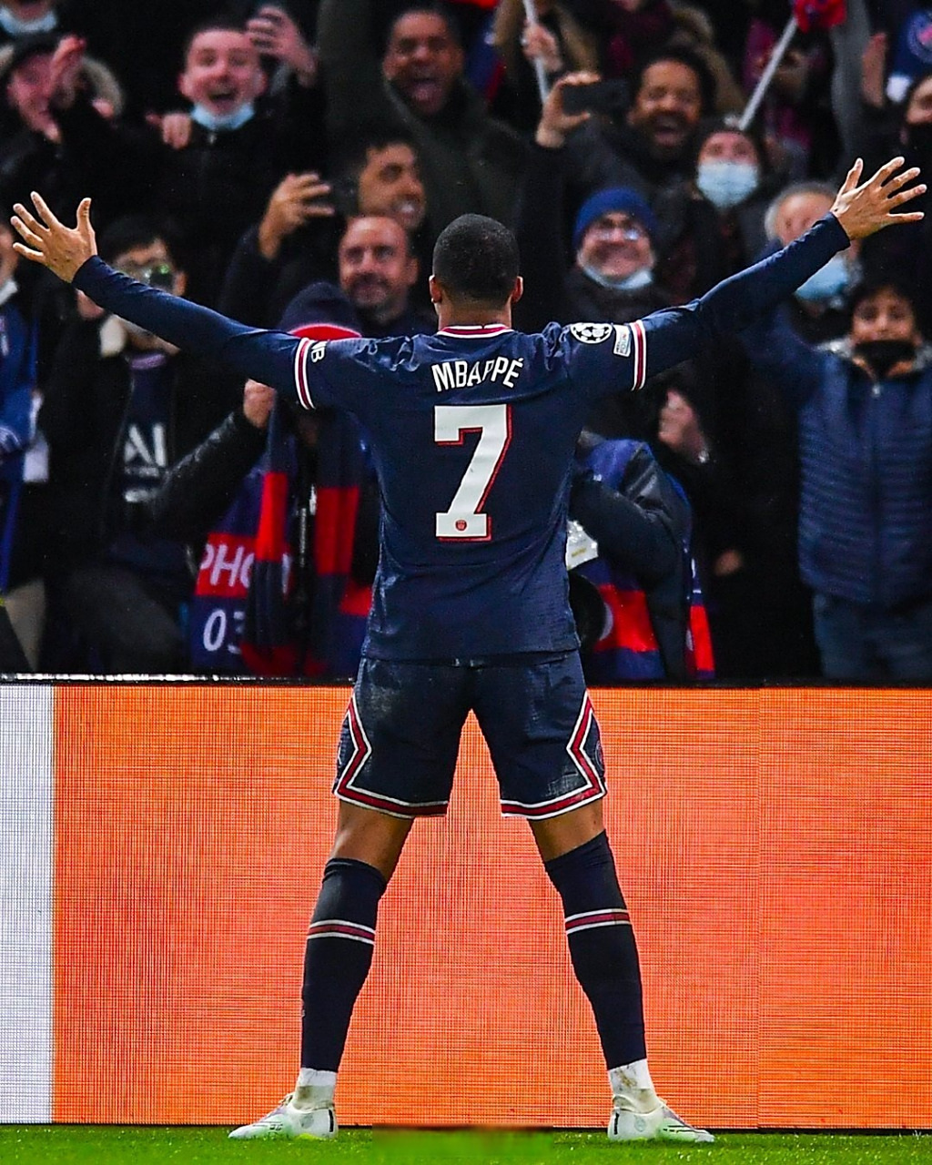 皇马攻入制胜球,继续保持不败战绩 皇马攻入制胜球,继续保持不败战绩