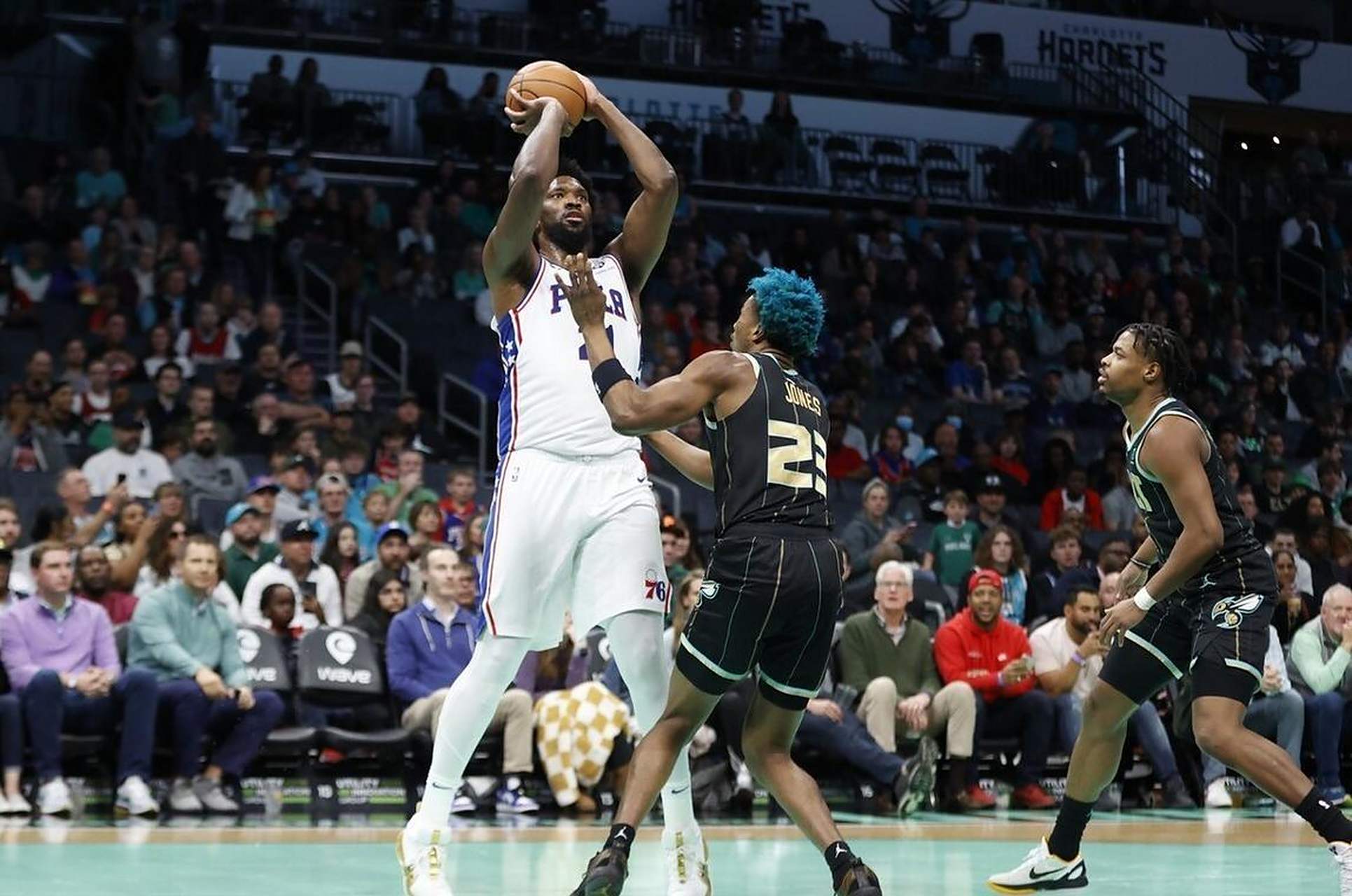 76人逆转黄蜂连胜终结