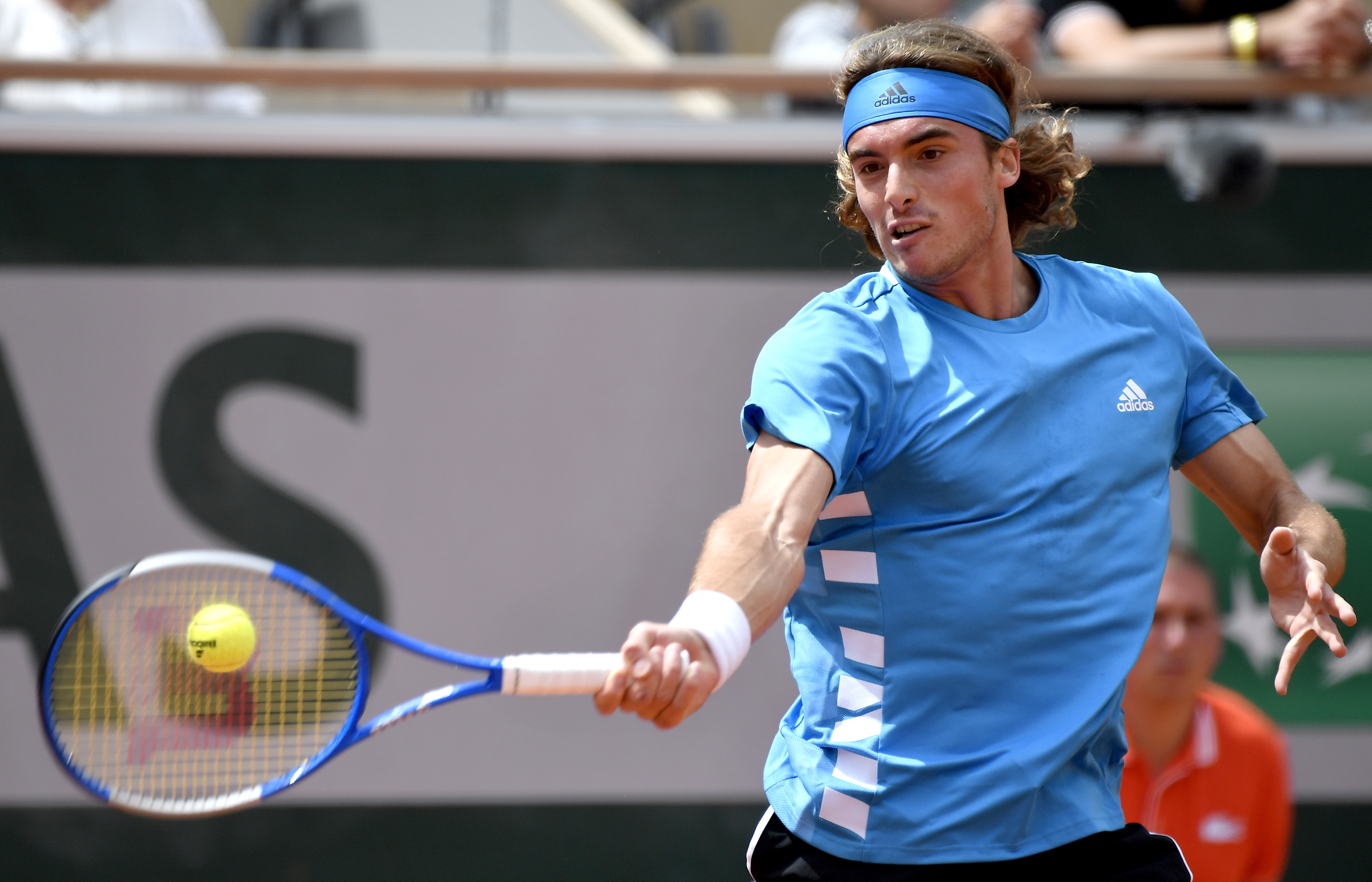 法国网球队轻取美国网球队，西西帕斯统治全场