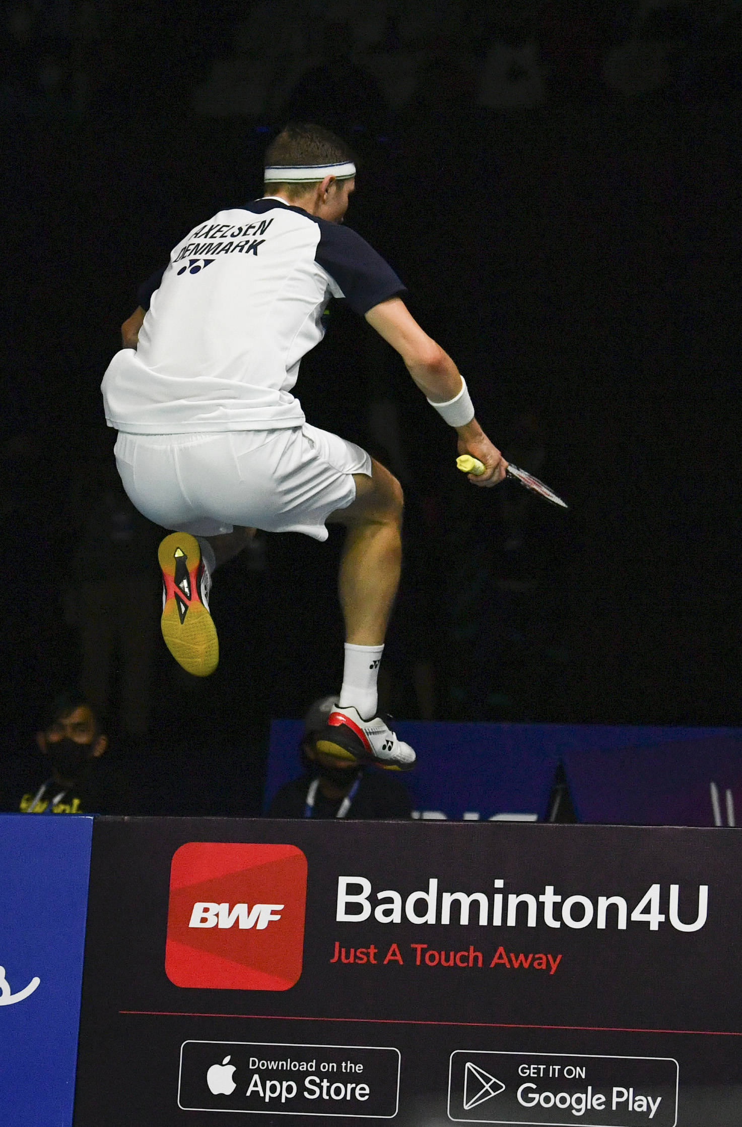 爱游戏体育-印尼队碾压中国队,安赛龙扛起全队