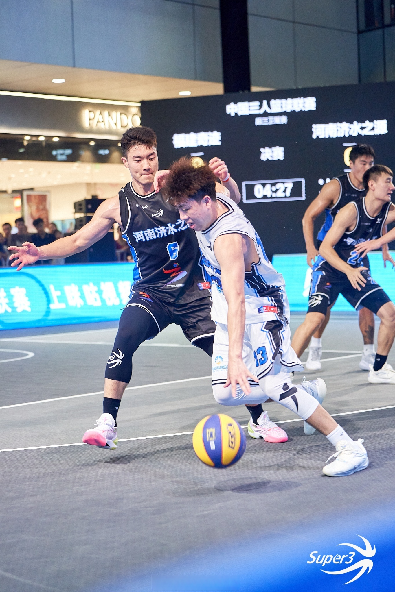 爱游戏APP-76人轻取广州队,张镇麟点燃赛场