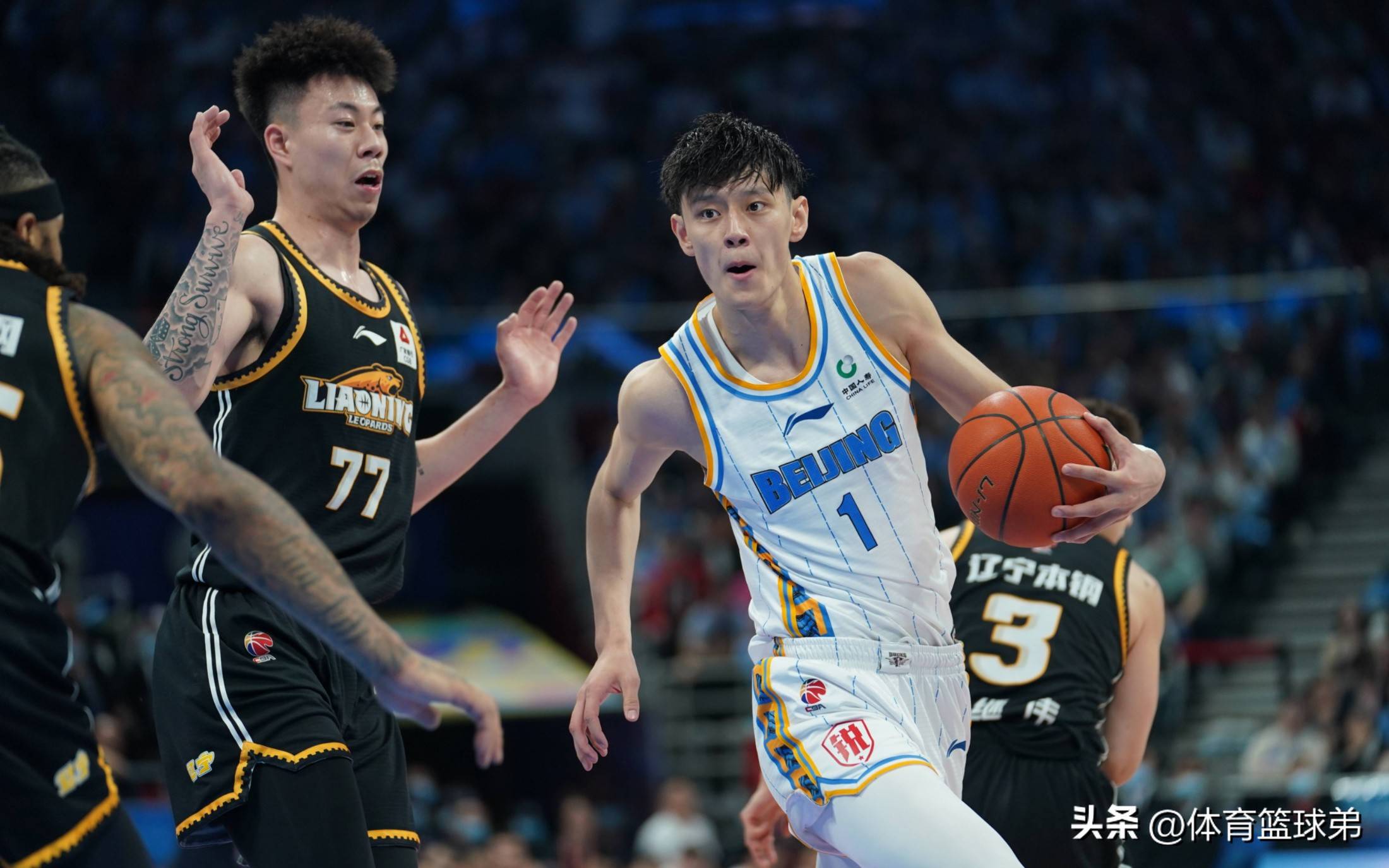 76人轻取广州队,张镇麟点燃赛场 76人轻取广州队,张镇麟点燃赛场