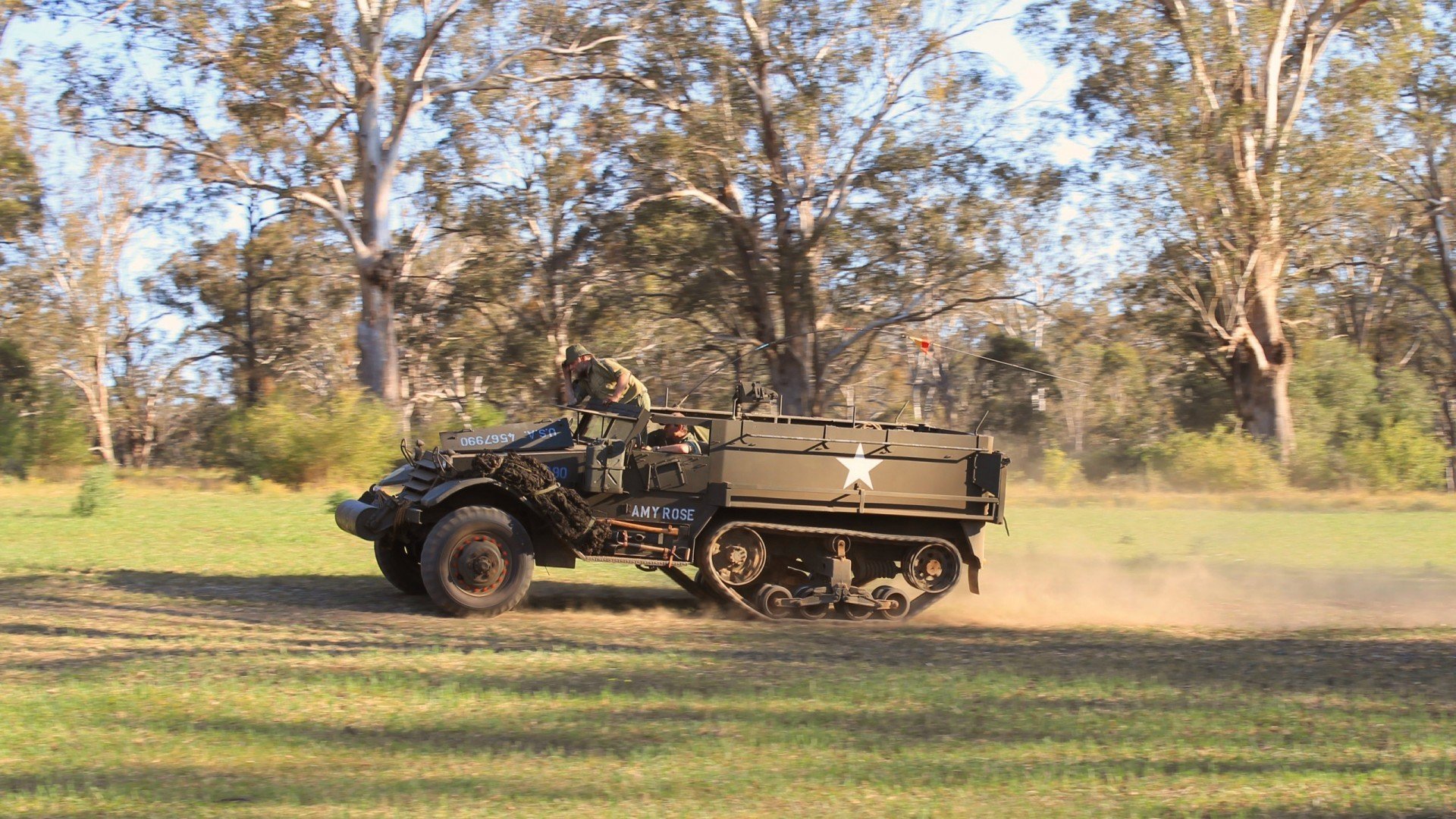 爱游戏在线-穿越时空的绿茵交响，当个人英雄主义遭遇整体足球的狂想