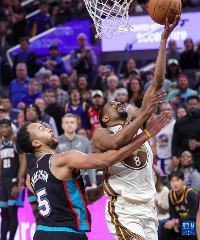 灰熊对阵勇士，字母哥持续制造杀伤