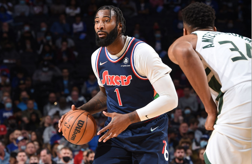 雄鹿压制76人，西亚卡姆成为关键先生